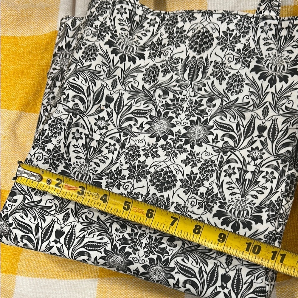Bella Russo Reversible Floral Tote - Picture 7 of 8